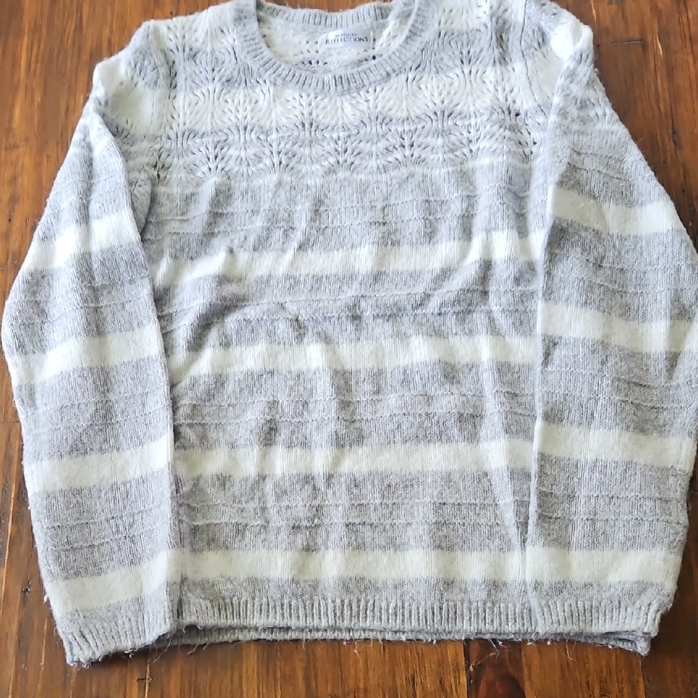 Northern Reflections Womens Sweater in Light Gray and Cream